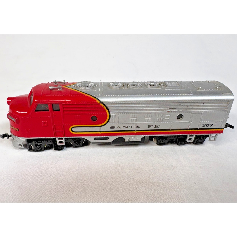 Santa Fe Diesel Locomotive 307 HO Scale Model Railroad Engine Untested